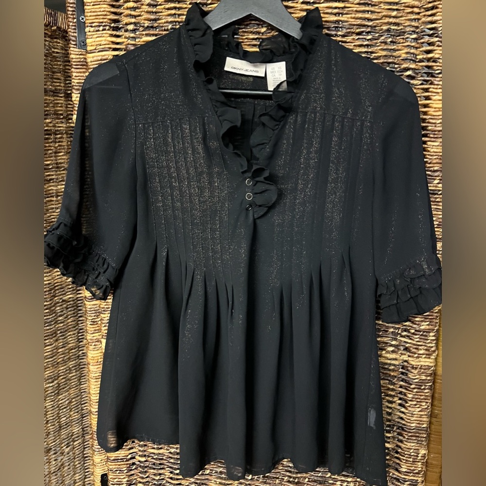 DKNY Jeans- Black Ruffle Gold Shimmer Top, Womens Size: XS, Pre-Owned‎